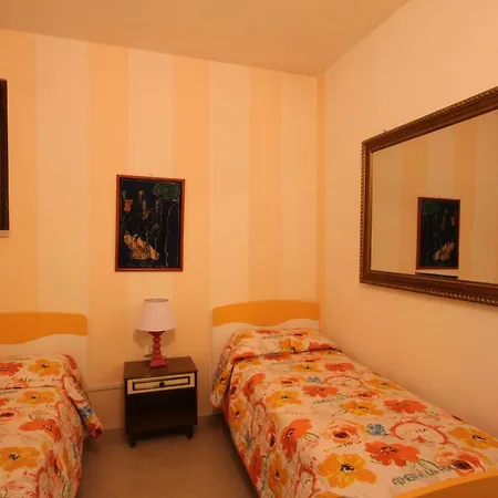 Tilla Villa *